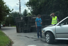 У Луцьку - ДТП: від зіткнення з легковиком перекинулась вантажівка