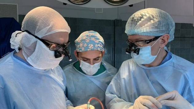 У Львові хірурги прооперували немовля з трикутною формою голови