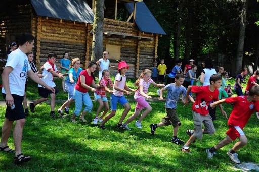 Коли в Україні запрацюють дитячі табори відпочинку