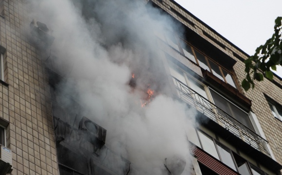 У Луцьку горіла квартира, постраждала жінка