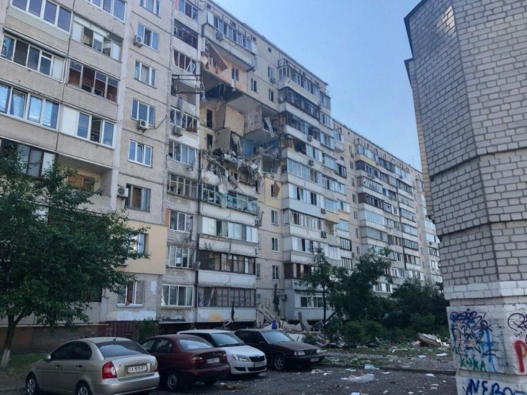 У Києві в житловому будинку стався вибух: є загиблий