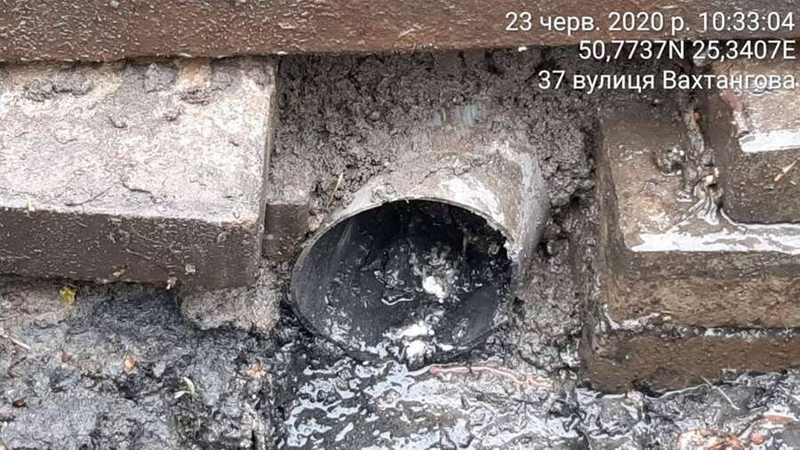 Нечистоти потрапляли в Стир: у Луцьку виявили незаконні підключення в зливову каналізацію