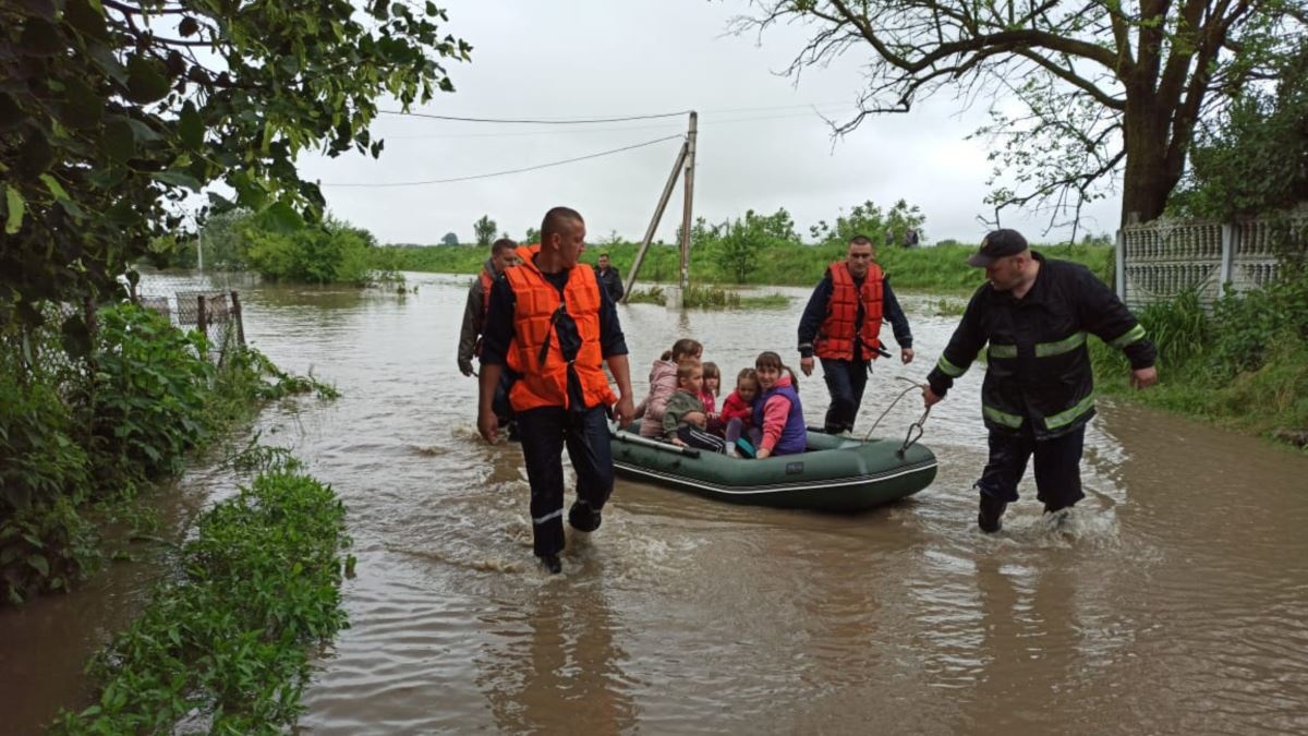 В Україні через паводок постраждало три області