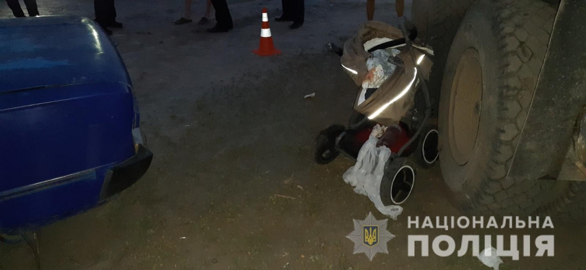 У Харкові авто наїхало на коляску з немовлям, дитя загинуло