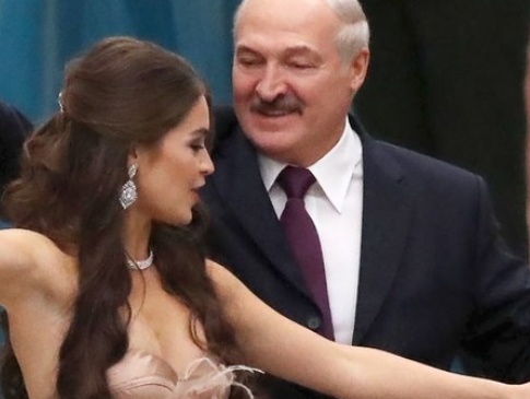 Лукашенко «запалював» із випускниками під українські пісні