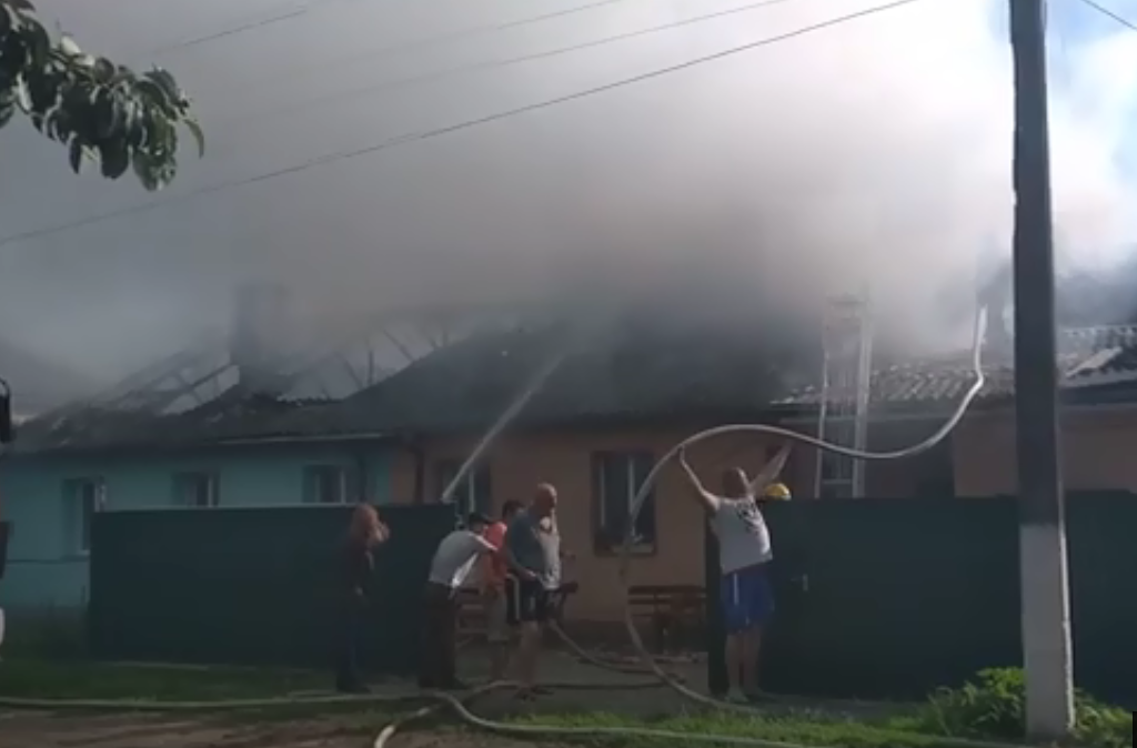 Пожежа на Волині: вогонь з одного будинку перекинувся на інший