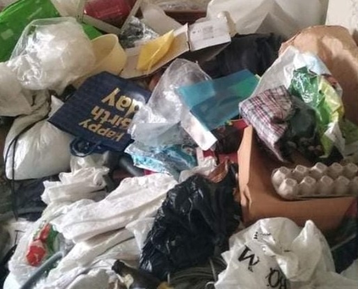 Лучанин 20 років зносить у квартиру сміття