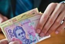 Українцям перерахують зарплати і пенсії