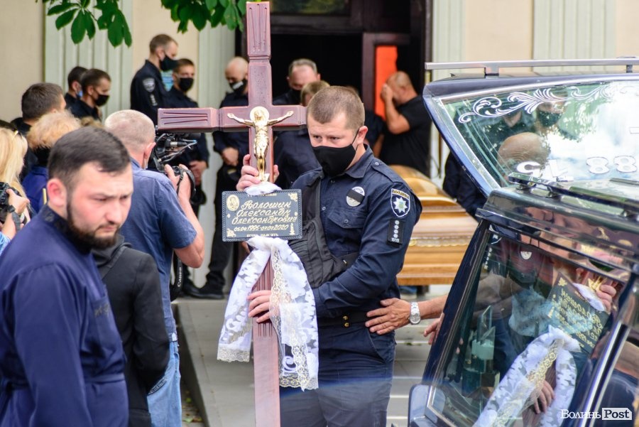 У Луцьку попрощалися з поліцейським, який загинув у ДТП
