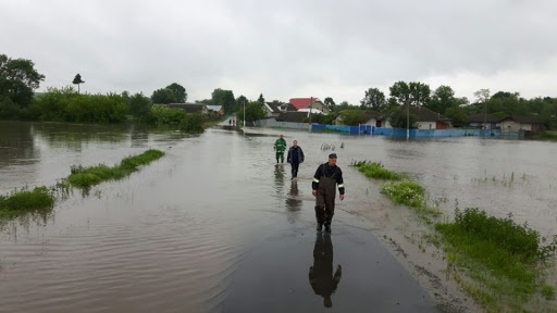 Сильна злива затопила два райони Волині