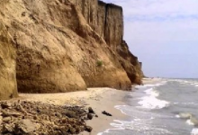 На пляжі в Одесі загинула 12-річна дитина, зірвавшись з обриву