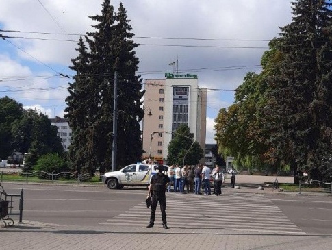 У Луцьку терорист стріляв у правоохоронців і кинув гранату