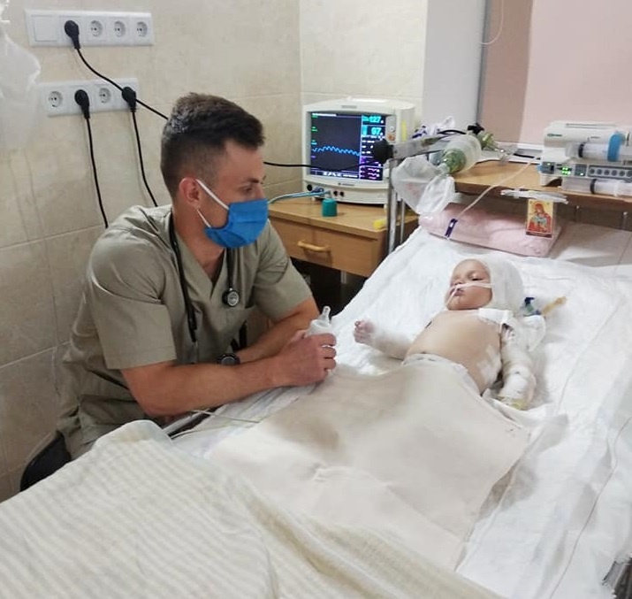 20 днів титанічної боротьби: стан малюка, якого підпалив братик на Рівненщині