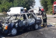 На Рівненщині на ходу загорілось авто, серед потерпілих – дитина