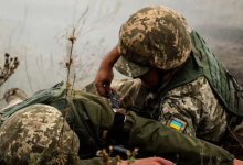 На Донбасі на невідомому пристрої підірвалися двоє військових