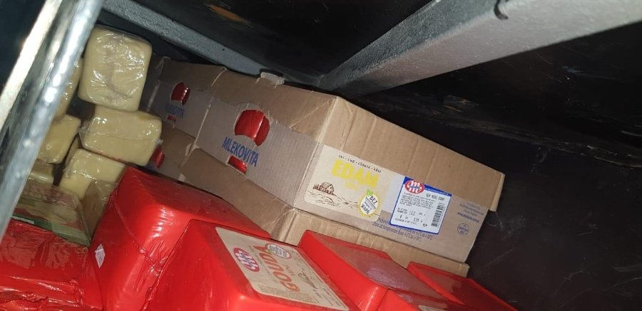 На Волині в автобусі знайшли майже пів тонни контрабандного сиру