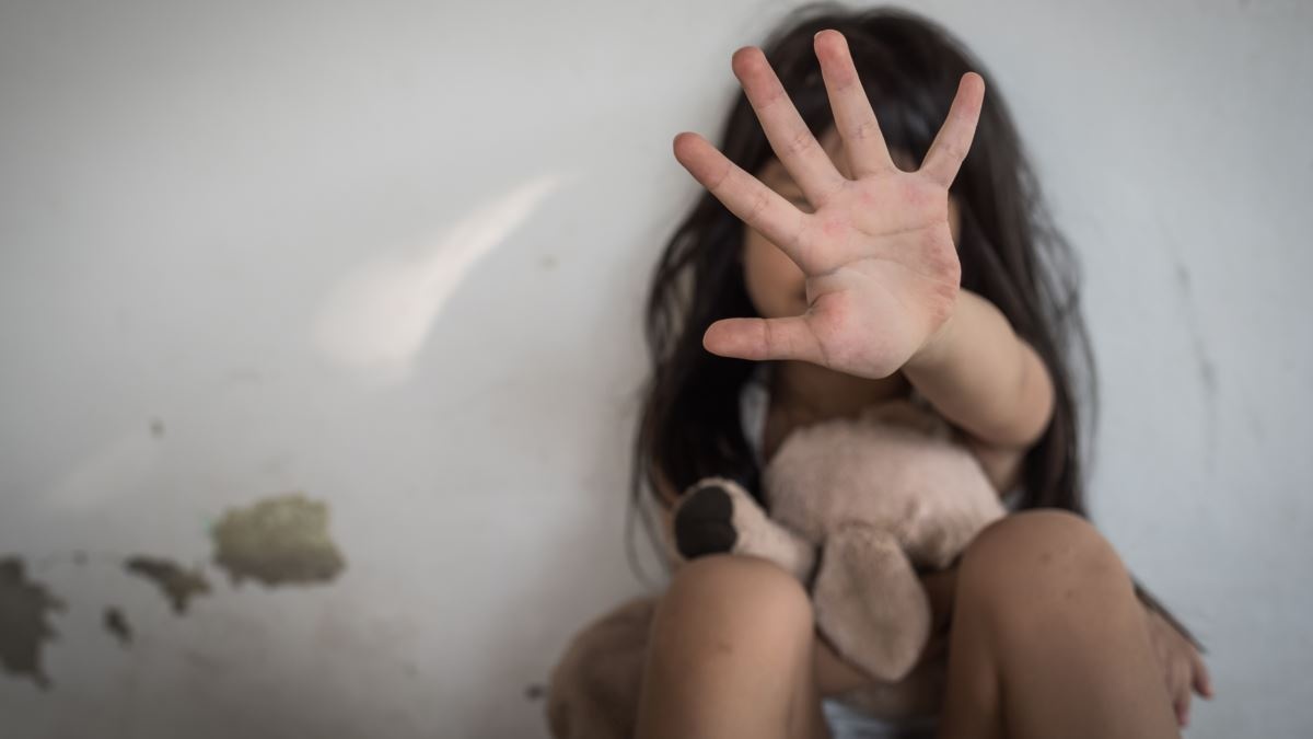 На Полтавщині дітей підозрюють у зґвалтуванні 4-річної дівчинки