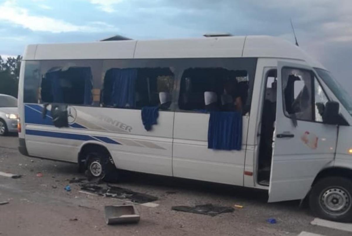Обстріл автобуса під Харковом: повідомили про стан поранених
