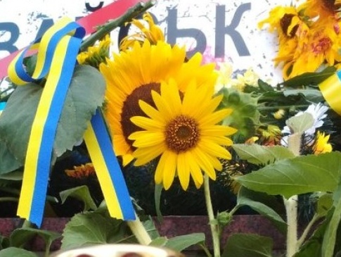 У Луцьку на Театральному майдані вшанували пам'ять захисників України