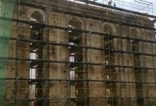 На Волині польські майстри ремонтують 16-метрову дзвіницю костелу