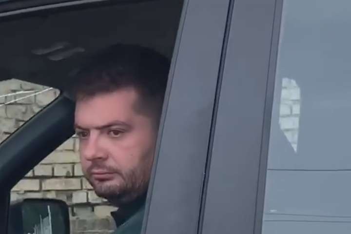 Продюсер «Кварталу 95» протаранив таксі у Києві і втік
