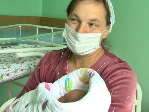 На Хмельниччині жінка народила 16-ту дитину