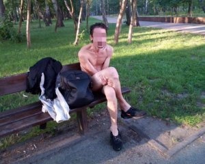 У столичному парку чоловік роздягнувся догола