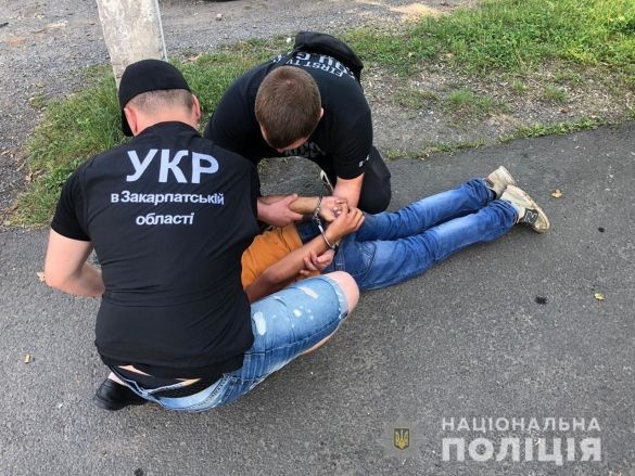 Озброєний 15-річний хлопець пограбував автозаправку в Ужгороді