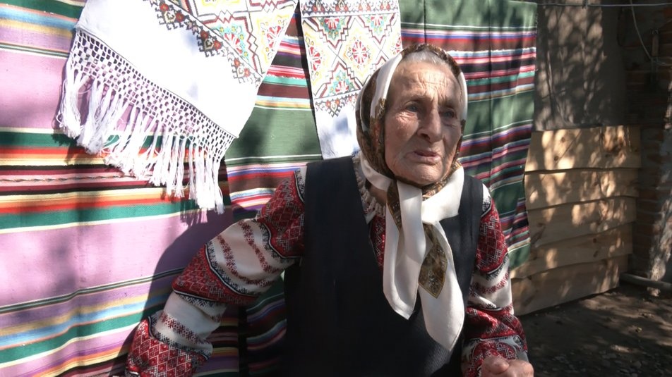 Волинянка відсвяткувала 100-річчя у вишиванці та святковій хустині