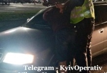 У Києві з погонею затримали чоловіка, який викрав дівчину
