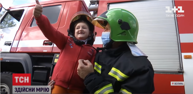 На Волині пожежники втілили в життя мрію хворої дитини