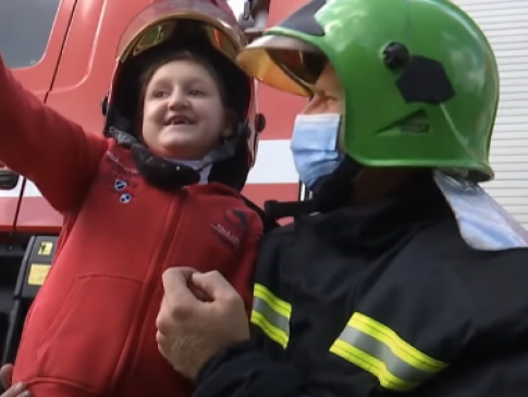 На Волині пожежники втілили в життя мрію хворої дитини