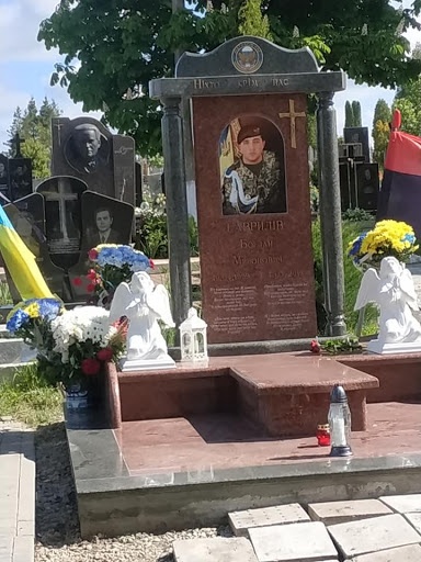 На Франківщині осквернили могилу загиблого Героя