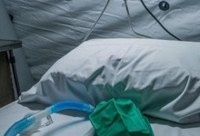 У Львові в лікарні помер безхатько, з якого познущалися молодики