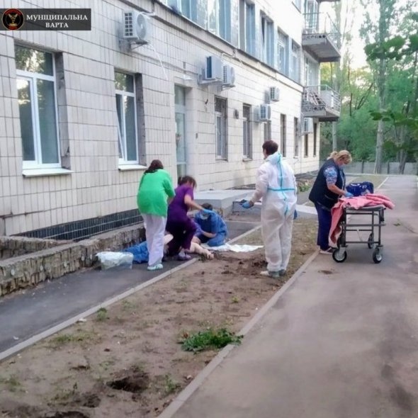 У Києві в лікарні другий день поспіль пацієнти викидаються з вікна