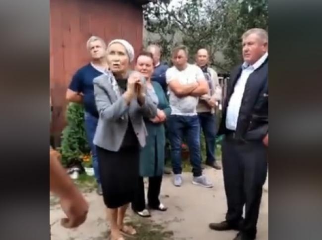 У селі на Рівненщині священника УПЦ МП виселяють з церковного будинку