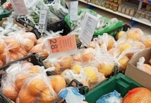 У Луцьку магазинам дозволили не фасувати овочі та фрукти у пакети