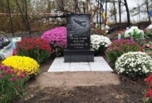 На місці авіакатастрофи на Харківщині встановили пам'ятний знак