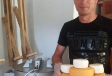 Переселенець з Криму організував бізнес з виготовлення сирів