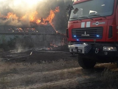 На Луганщині пожежна машина підірвалася на міні