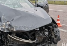 На Рівненщині авто влетіло у зупинку, водій загинув