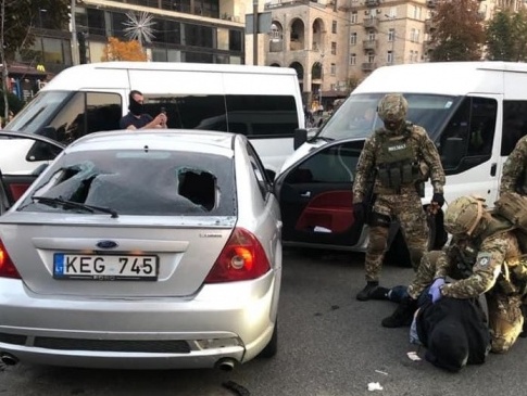У Києві спецназ із пострілами затримав двох бандитів з Грузії