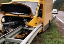 На Рівненщині вантажівка влетіла у відбійник, водій загинув