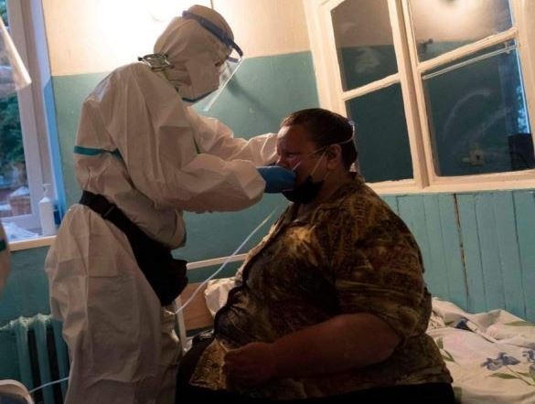 У чернівецькій лікарні в пацієнта забирали кисневу маску і давали іншому