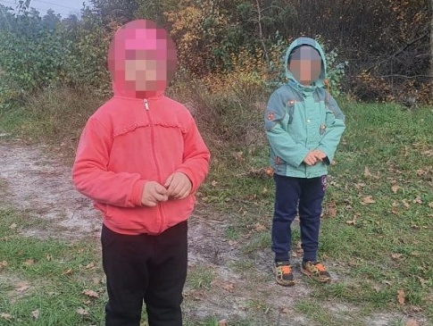 У Києві дід загубив у лісі двох маленьких онуків