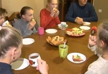 На Київщині сім'я з 12 дітьми живе в жахливих умовах