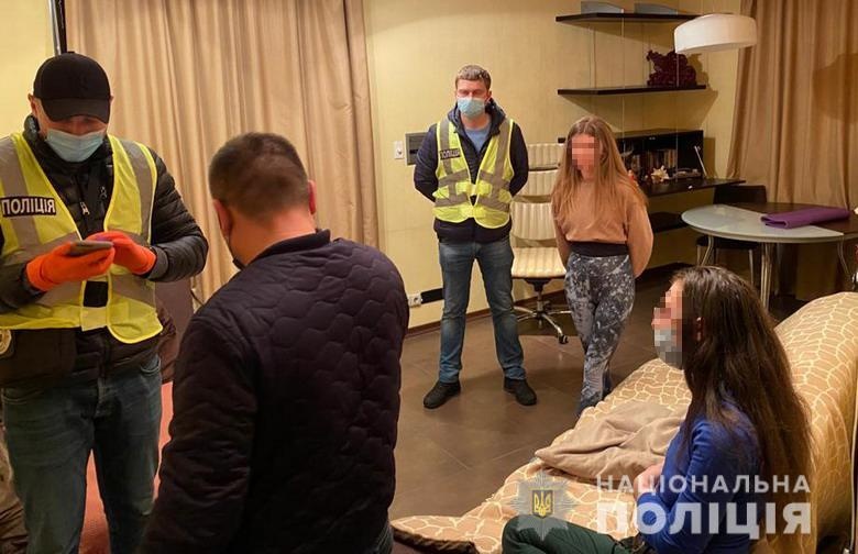 У центрі Києва бордель «замаскували» під масажний салон