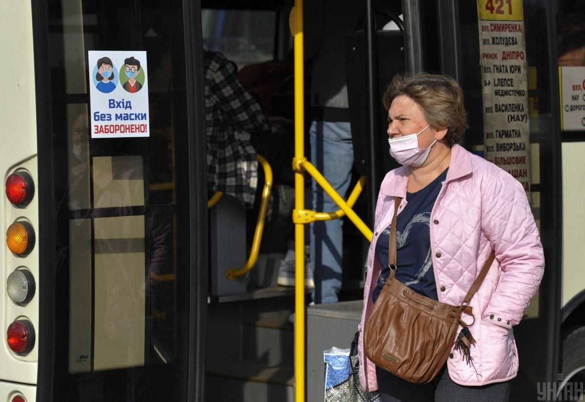 Українцям ввели нові штрафи за неносіння масок
