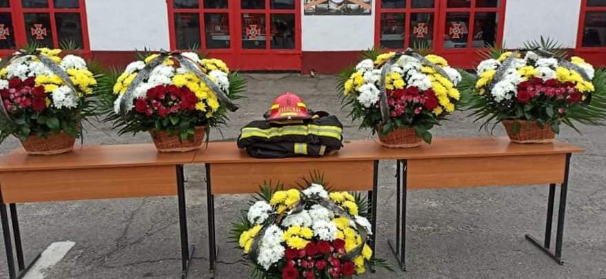 Пів тисячі людей провели в останній путь померлого від онко 28-річного пожежника з Рівненщини