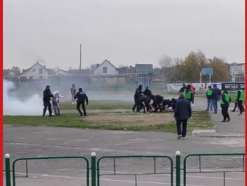 Поліція побила кийками футбольних фанів «Волині»